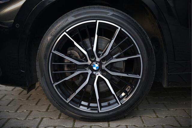 BMW X1 xDrive25e Executive M Sport | Stoelverwarming | Trekhaak | Parkeersensoren | Navigatie | Keyless | Cruise Control | LED | Climate Control | DAB | BTW |