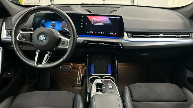 BMW X1 xDrive25e M-Sport Pano ACC 360 HUD 19inch Adp-onderstel BTW-auto