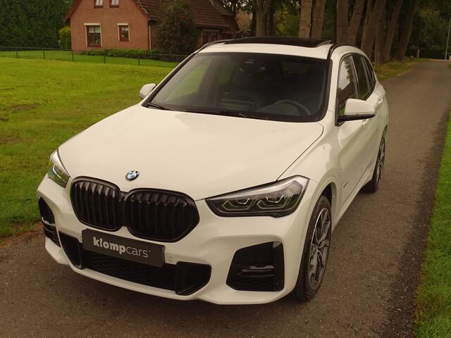 BMW X1 xDrive25i M-Sport | HUD | Carplay | Pano | Ad.Cruise | 19"| All black | Full Options!