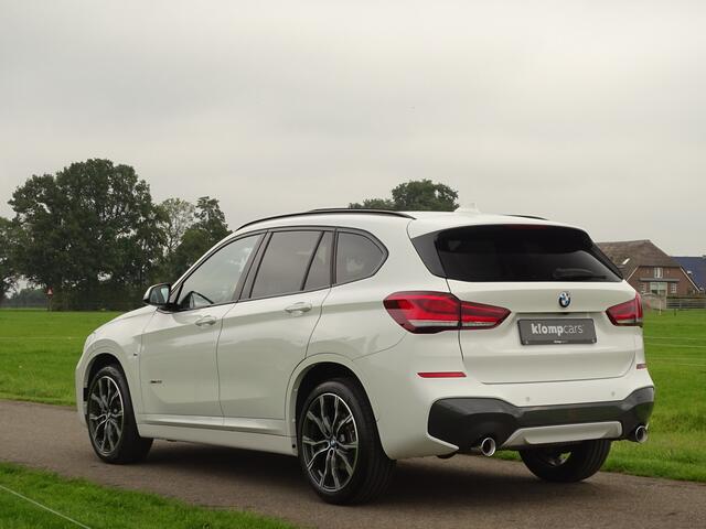 BMW X1 xDrive25i M-Sport | HUD | Carplay | Pano | Ad.Cruise | 19"| All black | Full Options!