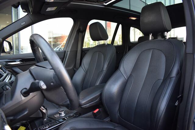 BMW X1 sDrive20i Business Edition Plus | Trekhaak | Pano | Leer | CarPlay | Stoelverw.
