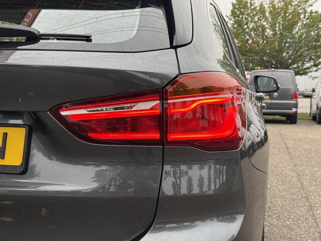BMW X1 sDrive20i Centennial Executive | NL-auto | 1e Eig | Dealer OH | Navi | Clima | PDC