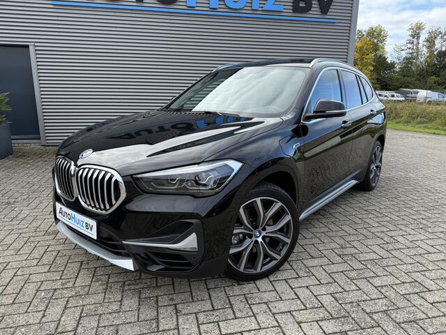 BMW X1 xDrive25e High Executive xLine Panoramadak Elek. Stoelverstelling Lederen Bekleding LED Trekhaak Keyless Entry Carplay Achteruitrijcamera 19 Inch Head-Up Display