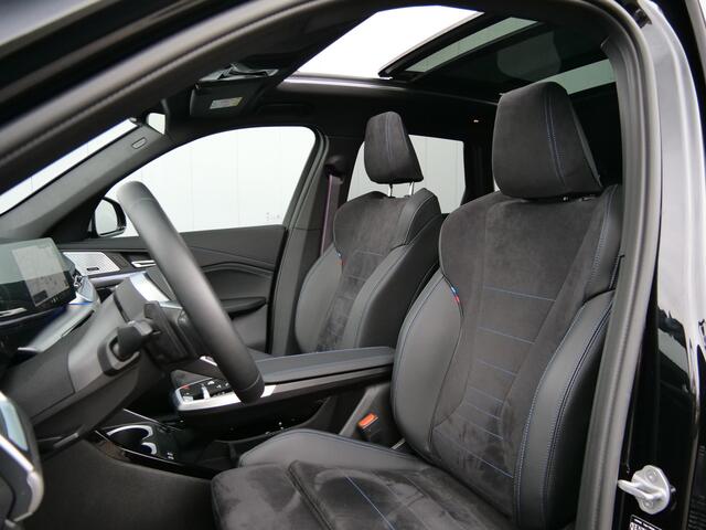 BMW X1 xDrive25e M Sport pakket Pro 245 Pk Automaat Schuifdak / Winterpakket / Harman Kardon