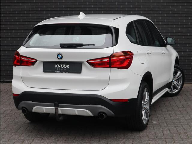 BMW X1 sDrive20i Centennial Executive Sportstoel / Trekhaak / Harman Kardon / LED
