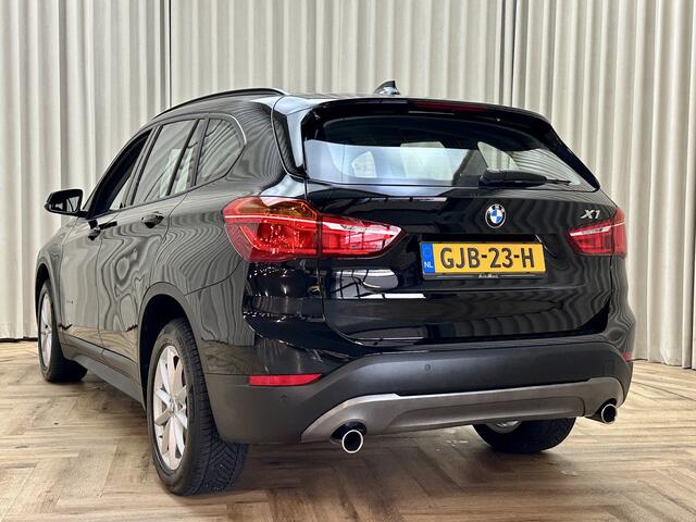 BMW X1 sDrive20i *192PK* Stoelverwarming / Navigatie / PDC / Bluetooth / 17"LMV