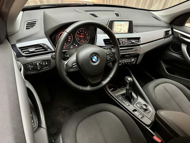 BMW X1 sDrive20i *192PK* Stoelverwarming / Navigatie / PDC / Bluetooth / 17"LMV