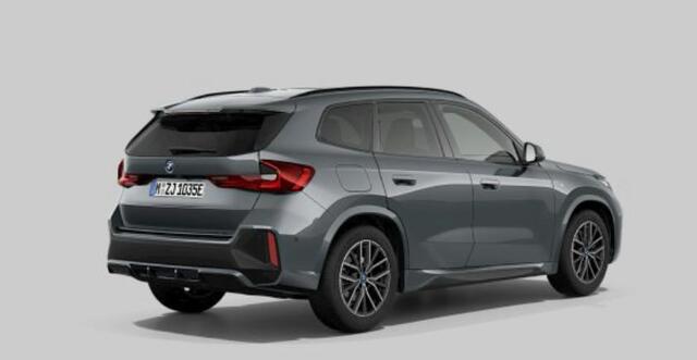 BMW X1 xDrive25e M Sport - Panoramadak - Parking/Driving Assistant Plus - Head up - Elektrisch verstelbare/verwarmde stoelen - Sportstoelen - Getinte Ruiten - Comfort Access - Grootlichtassistent -