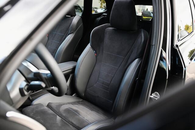 BMW X1 xDrive25e High Executive M Sport Automaat / Panoramadak / Trekhaak / Sportstoelen / M Adaptief onderstel / Head-Up / Adaptieve LED / Parking Assistant Plus /