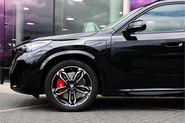 BMW X1 xDrive25e High Executive M Sport Automaat / Panoramadak / Trekhaak / Sportstoelen / M Adaptief onderstel / Head-Up / Adaptieve LED / Parking Assistant Plus /
