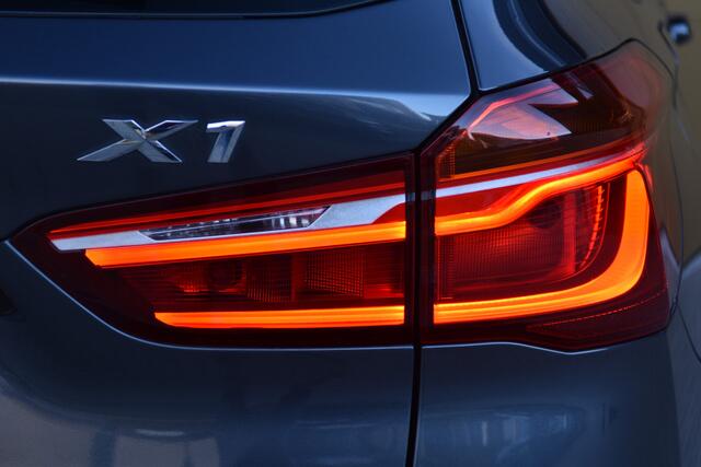 BMW X1 sDrive20i Centennial Executive * Sportstoelen * LED * Lichtpakket * Dealeronderhouden *