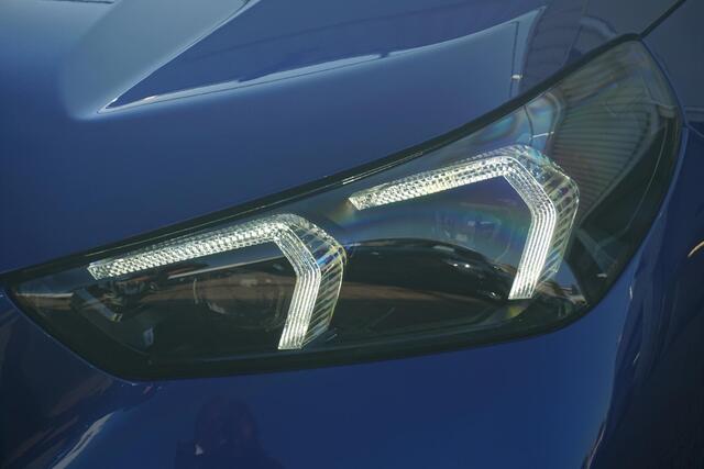 BMW X1 xDrive25e M Sportpakket 20'' / Panoramadak / Harman Kardon / Trekhaak / Elektrisch Verstelbare M Sportstoelen