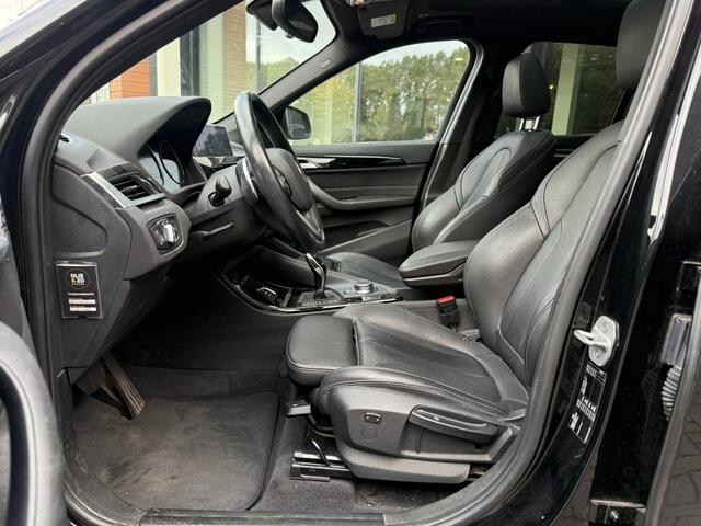 BMW X1 sDrive20i 192pk High Exe,Pano,LED,Sportleer,HUD,NaviPro,Stoelverw,Clima,Cruise,Camera