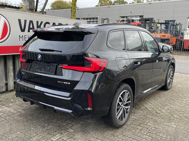BMW X1 xDrive25e M Sport Shadow Line 18''/Sportstoelen/Keyless/Stoelverwarming/Camera/Elektrisch klep