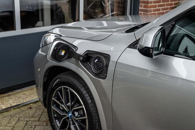 BMW X1 25e xDrive M Sport | Shadow | Driving Ass. Plus | Camera | Adapt. Led | Stoelverwarming | 18' Inch |