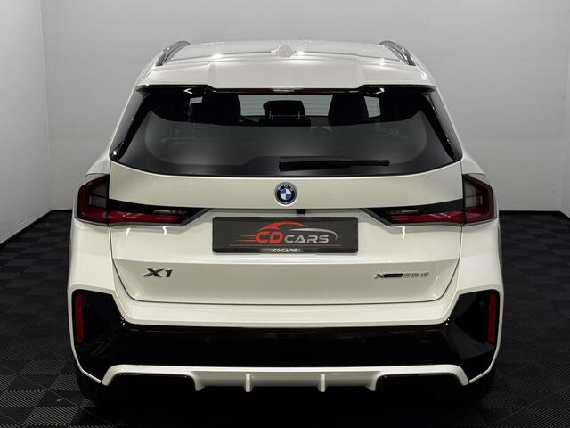 BMW X1 xDrive25e M Sport Half leder, Camera, Navi, Keyless start, Virtual desk, Stoelverwarming, Elektrische achterklep, 3 jaar garantie