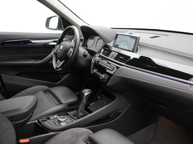 BMW X1 xDrive25e Sportline Plug In Hybrid 221pk Dealer O.H PHEV | Navigatie | Sfeerverlichting | LED Koplampen | Sportstoelen Verwarmd | DAB | 18"L.M |