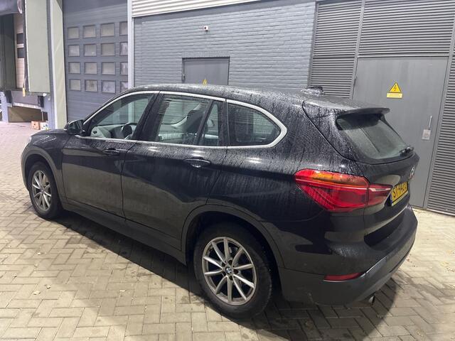 BMW X1 sDrive18i Centennial High Executive | Automaat | Panoramadak | PDC V+A | 17 Inch