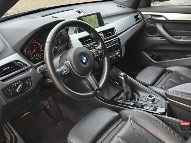 BMW X1 sDrive20i M SPORT | LEDER | TREKHAAK | NAVIGATIE | STOEL- STUURWIELVERWARMING | ELEKTR. KOFFERKLEP |