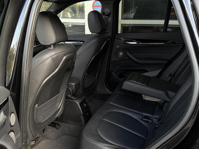 BMW X1 xDrive25e M SPORT | PANORAMA | ELEKTR. STOELEN | HARMAN KARDON | LEDER | 19 INCH LM VELGEN | TREKHAAK |
