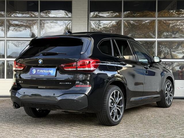 BMW X1 xDrive25e M SPORT | PANORAMA | ELEKTR. STOELEN | HARMAN KARDON | LEDER | 19 INCH LM VELGEN | TREKHAAK |
