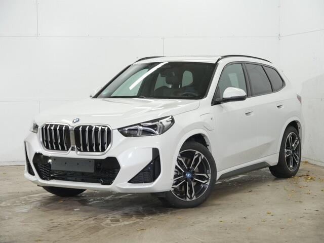 BMW X1 xDrive30e | M-Sport | Panorama | Harman/kardon | Trekhaak | Actief zetel | Elek. stoelverst. | Getint glas