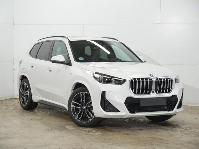 BMW X1 xDrive30e | M-Sport | Panorama | Harman/kardon | Trekhaak | Actief zetel | Elek. stoelverst. | Getint glas