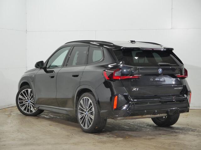 BMW X1 xDrive30e | M-Sport | Trekhaak | 20" | Panorama | Actief zetel | Head up | Harman/kardon