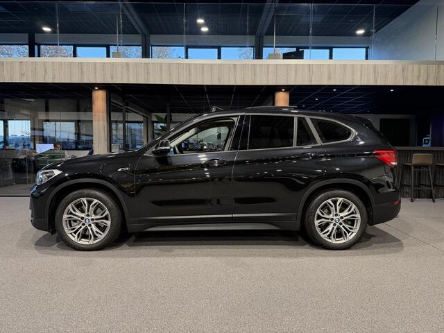 BMW X1 xDrive25e High Executive Sportline | Panorama | Camera | HUD | 4x4 | Stoelverwarming