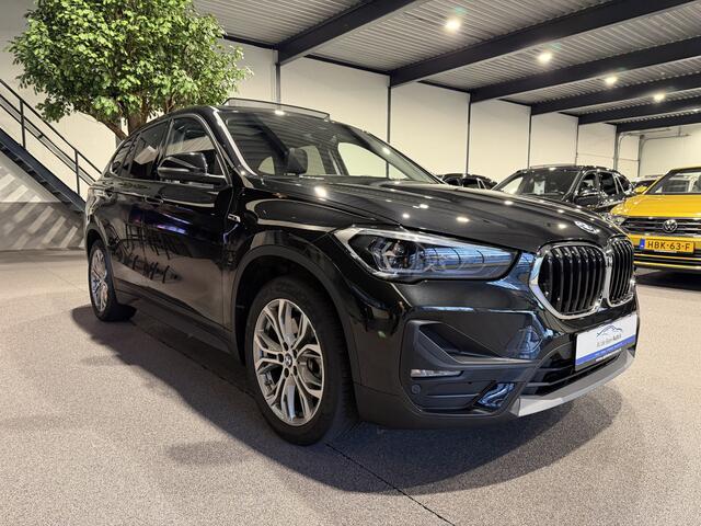 BMW X1 xDrive25e High Executive Sportline | Panorama | Camera | HUD | 4x4 | Stoelverwarming