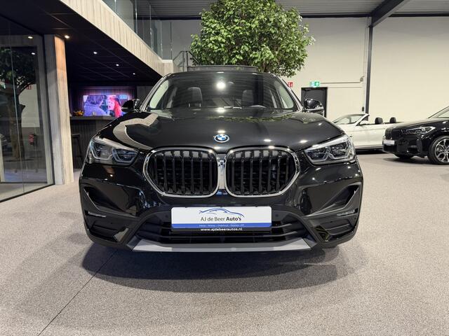 BMW X1 xDrive25e High Executive Sportline | Panorama | Camera | HUD | 4x4 | Stoelverwarming