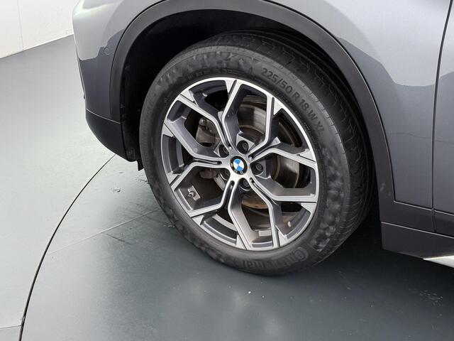 BMW X1 sDrive18i Business Edition Plus X-Line | Panorama Dak | Dealer Onderhouden | Camera |