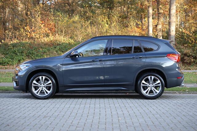 BMW X1 sDrive18i Sportline | AUT | Navi | LED | Keyless | Adap Criuise | Afn trekhaak | Stuurwielverwarming | DAB | Sportstoelen | Auto achterklep | etc.