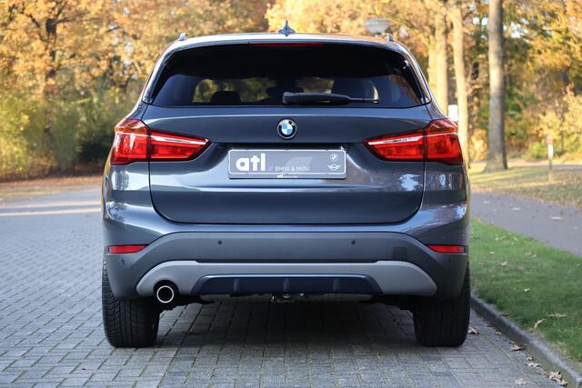 BMW X1 sDrive18i Sportline | AUT | Navi | LED | Keyless | Adap Criuise | Afn trekhaak | Stuurwielverwarming | DAB | Sportstoelen | Auto achterklep | etc.