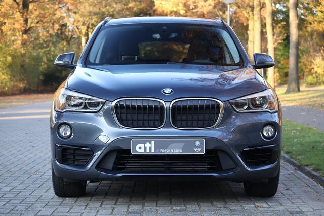 BMW X1 sDrive18i Sportline | AUT | Navi | LED | Keyless | Adap Criuise | Afn trekhaak | Stuurwielverwarming | DAB | Sportstoelen | Auto achterklep | etc.