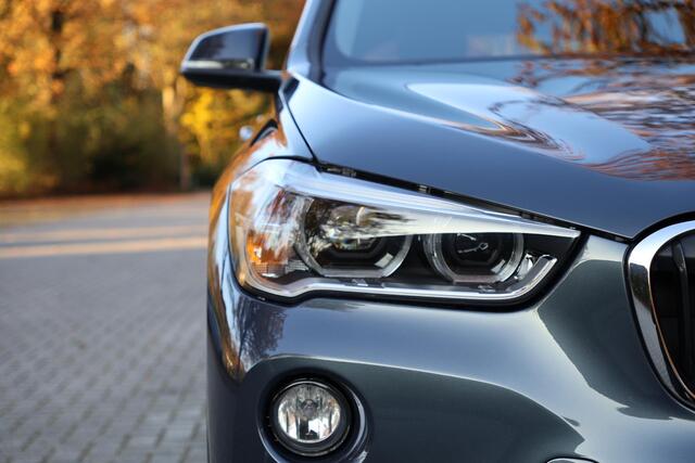 BMW X1 sDrive18i Sportline | AUT | Navi | LED | Keyless | Adap Criuise | Afn trekhaak | Stuurwielverwarming | DAB | Sportstoelen | Auto achterklep | etc.