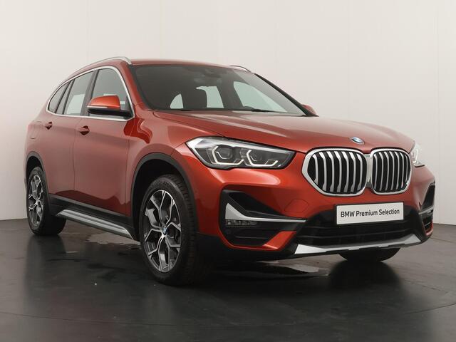 BMW X1 sDrive20i VDL Nedcar Edition | Trekhaak | Stoelverwarming | Head-up Display | Achteruitrijcamera