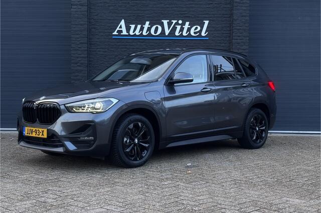 BMW X1 xDrive25e | Leder | Elektrische Klep | PDC V + A | LED | Apple Carplay | DAB | 15x op voorraad !