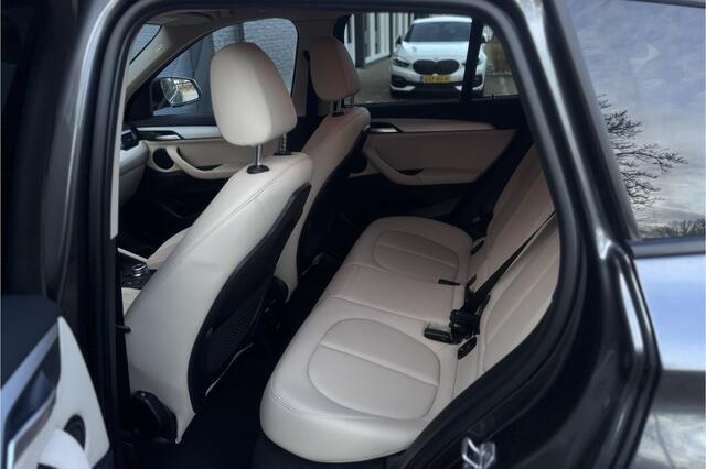 BMW X1 xDrive25e | Leder | Elektrische Klep | PDC V + A | LED | Apple Carplay | DAB | 15x op voorraad !