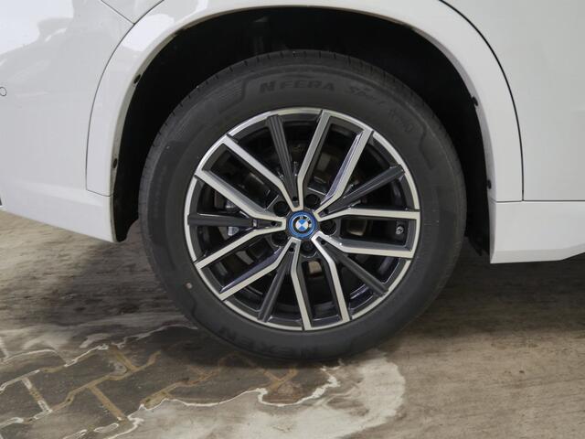 BMW X1 xDrive25e M-Sport | Trekhaak | Head-Up | Actief zetels | CoPilot | Harman Kardon