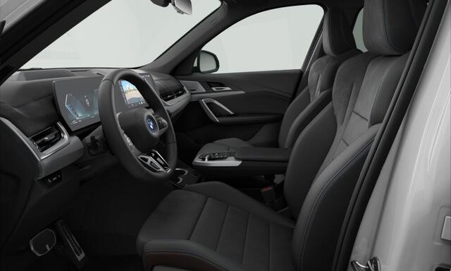 BMW X1 xDrive25e M-Sport | Trekhaak | Head-Up | Actief zetels | CoPilot | Harman Kardon