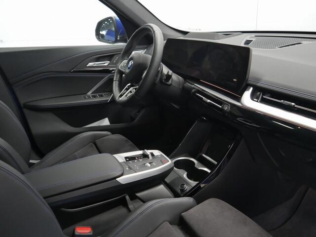 BMW X1 xDrive30e | M-Sport | Harman/kardon | Panorama | Trekhaak | Elek. stoelverst. | Stoel + stuurverw.