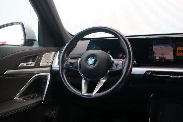 BMW X1 sDrive18i X-Line / Trekhaak / Adaptieve Cruise / 19inch / Camera /