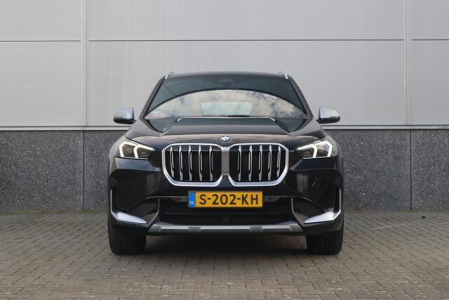BMW X1 sDrive18i X-Line / Trekhaak / Adaptieve Cruise / 19inch / Camera /