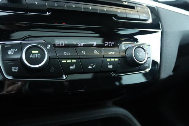 BMW X1 SDRIVE20I HIGH EXECUTIVE | PANO | LED | HUD | LEDER | CAMERA | NAVI | STOELVERW.