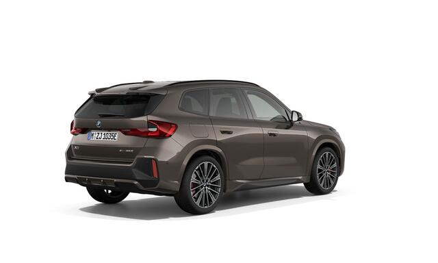 BMW X1 xDrive25e | SEPANG BRONZE | M-Sport Pro | 20'' | Panorama. | Harman/Kardon | Elek. stoel. | Head-Up | Park. + Driv. Plus | Stuur + stoelverw. | Comf. Acc. | Getint glas