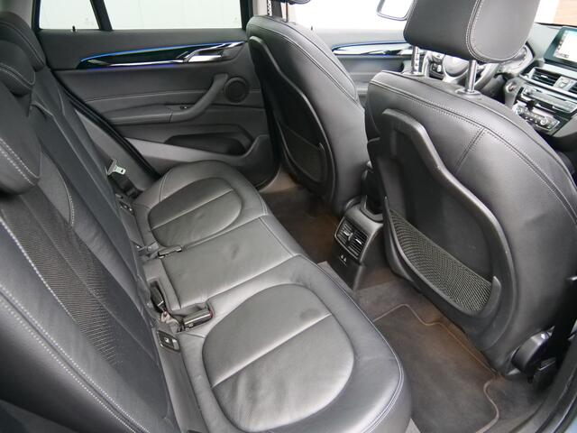 BMW X1 sDrive20i VDL Nedcar Edition 192 Pk Automaat Navigatie / DAB / Camera / Pano-dak / Leer