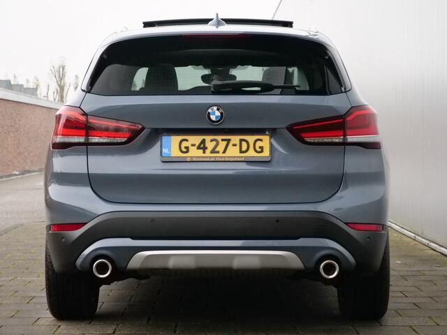 BMW X1 sDrive20i VDL Nedcar Edition 192 Pk Automaat Navigatie / DAB / Camera / Pano-dak / Leer