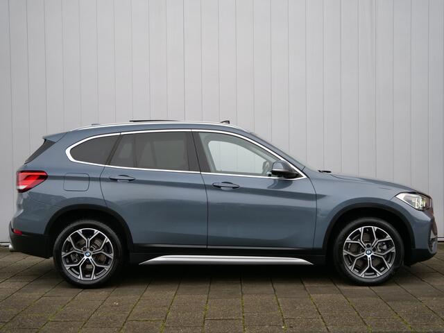 BMW X1 sDrive20i VDL Nedcar Edition 192 Pk Automaat Navigatie / DAB / Camera / Pano-dak / Leer