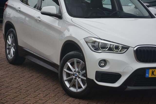 BMW X1 sDrive20i Centennial High Executive | Navigatie | HUD | Leer | Xenon | Stoelverwarming | NL auto!! | Nederlandse auto 124898 NAP dealeronderhouden zeer compleet nette auto